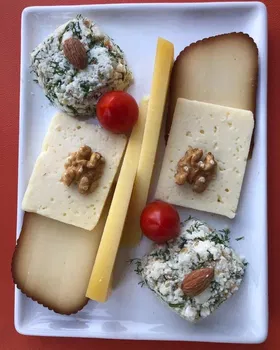 Bolca kumpir meze ve çiğ köfte resimleri