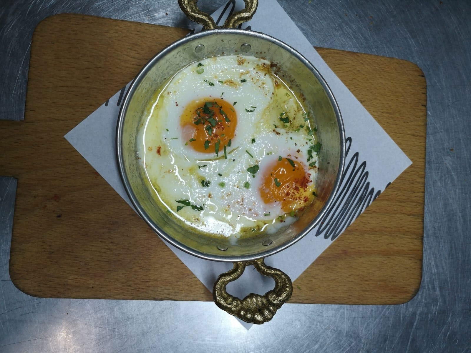 Sahanda Yumurta