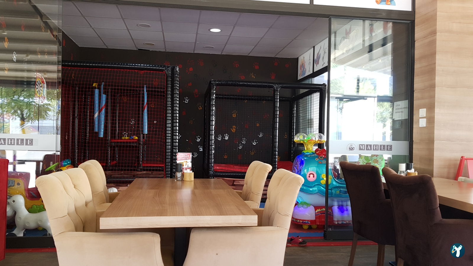 Mahle Cafe & Restaurant