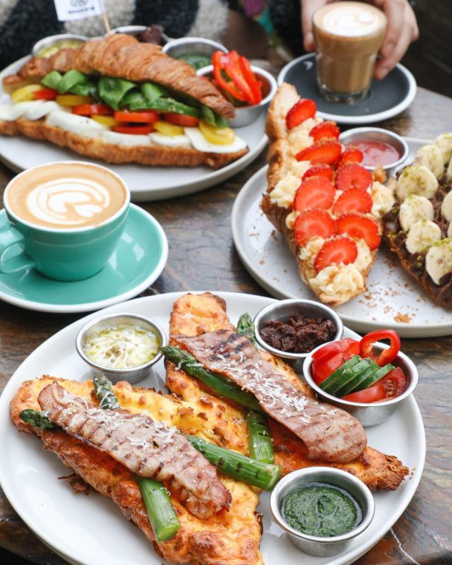 Brekkie Croissant & Cookie