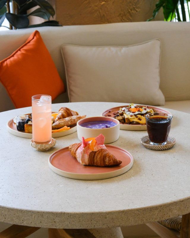 Brekkie Croissant & Cookie