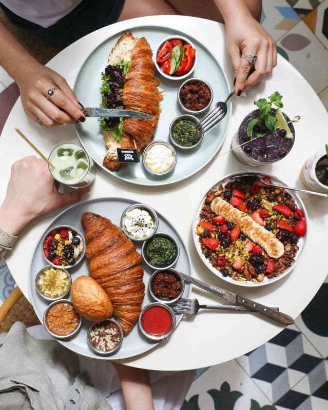 Brekkie Croissant & Cookie