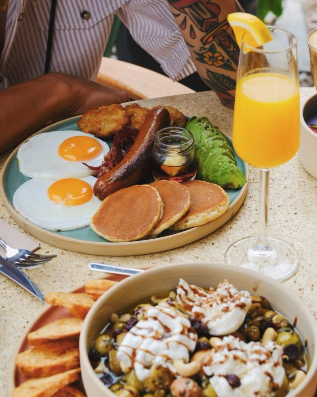 Brekkie Croissant & Cookie