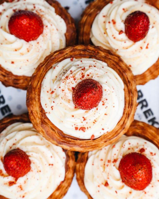 Brekkie Croissant & Cookie