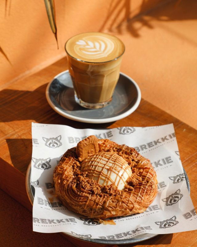 Brekkie Croissant & Cookie