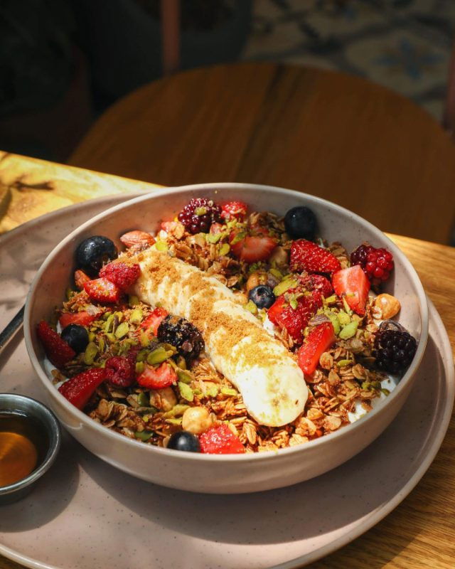 Brekkie Croissant & Cookie