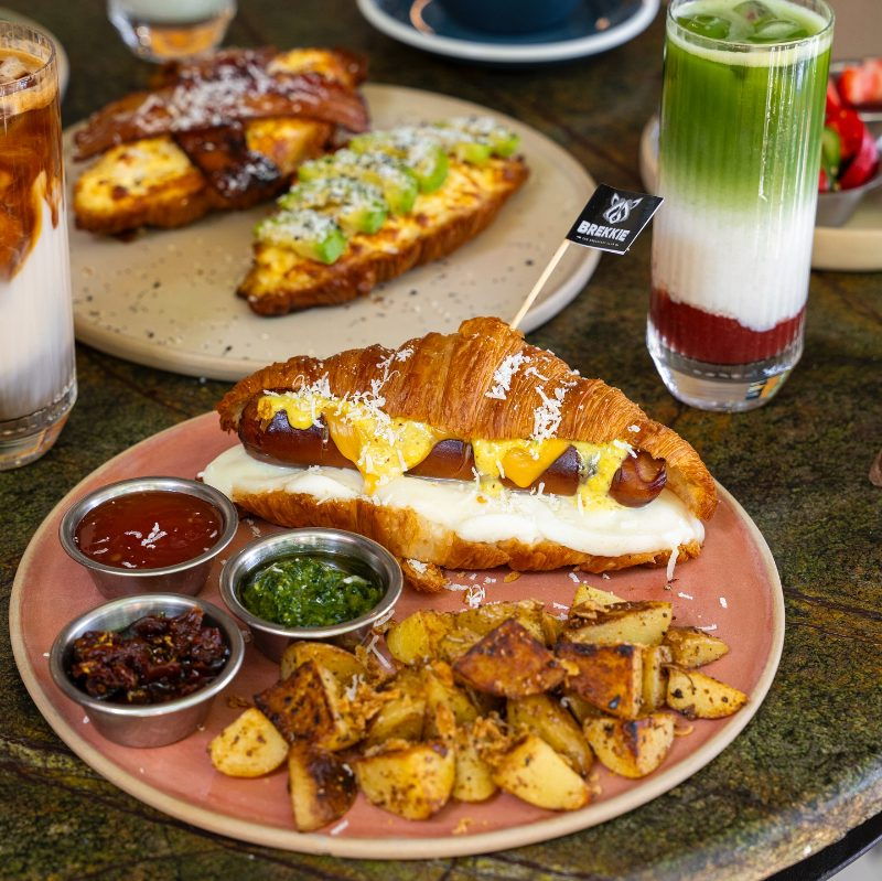 Brekkie Croissant & Cookie