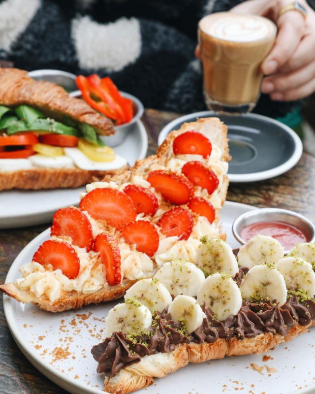 Brekkie Croissant & Cookie
