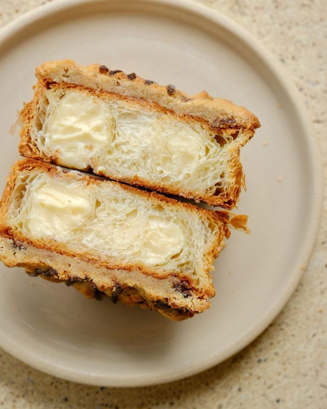 Brekkie Croissant & Cookie