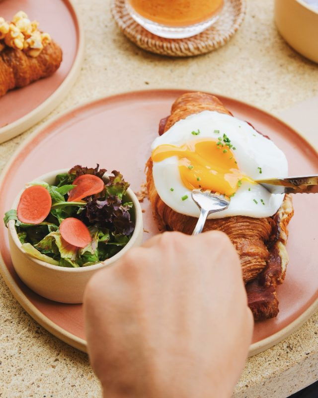 Brekkie Croissant & Cookie