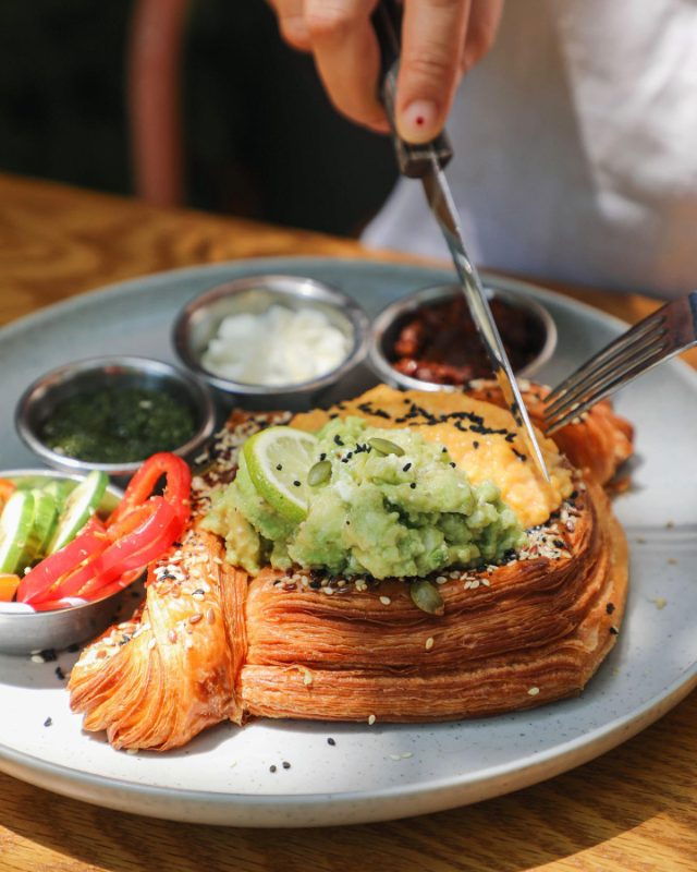 Brekkie Croissant & Cookie