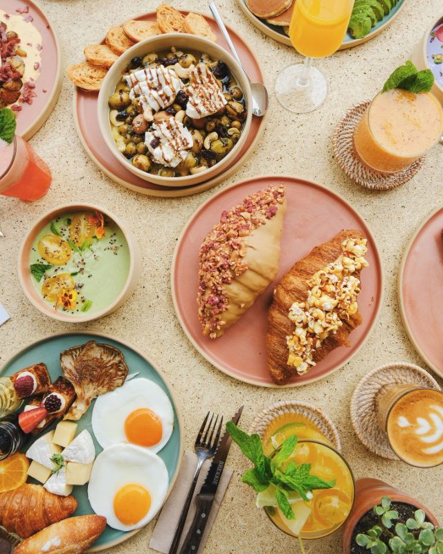 Brekkie Croissant & Cookie