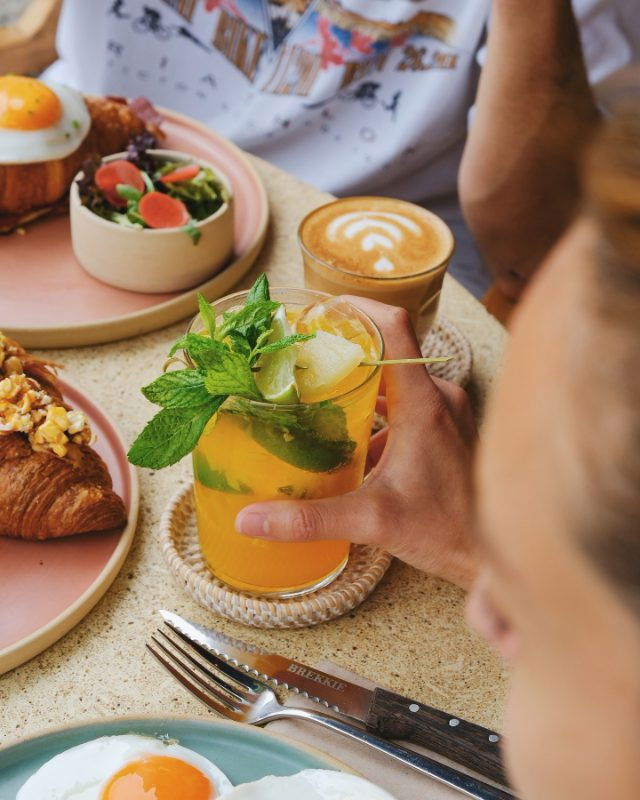 Brekkie Croissant & Cookie