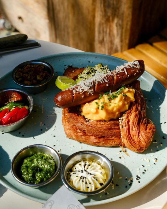 Brekkie Croissant & Cookie