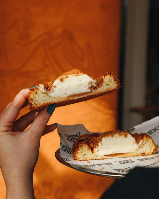 Brekkie Croissant & Cookie