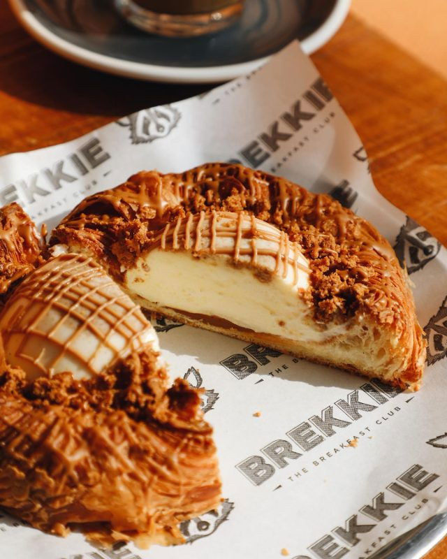 Brekkie Croissant & Cookie