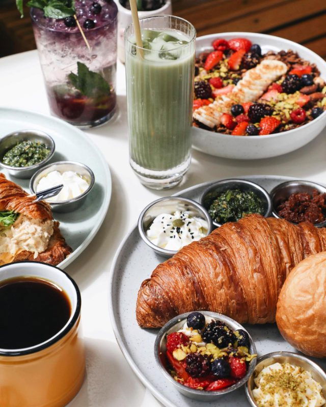 Brekkie Croissant & Cookie