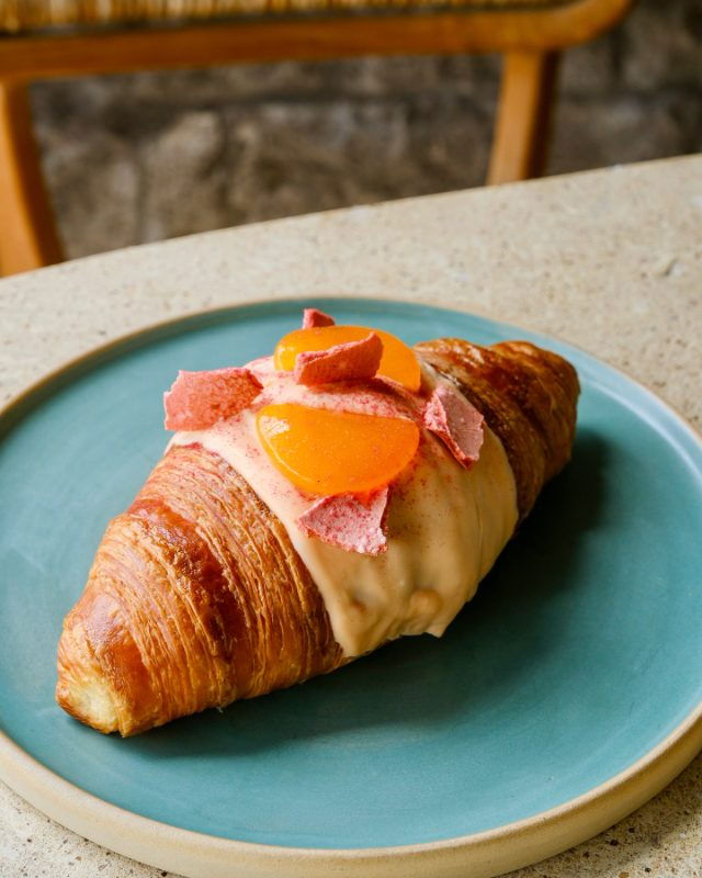 Brekkie Croissant & Cookie