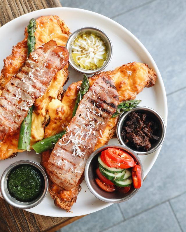 Brekkie Croissant & Cookie