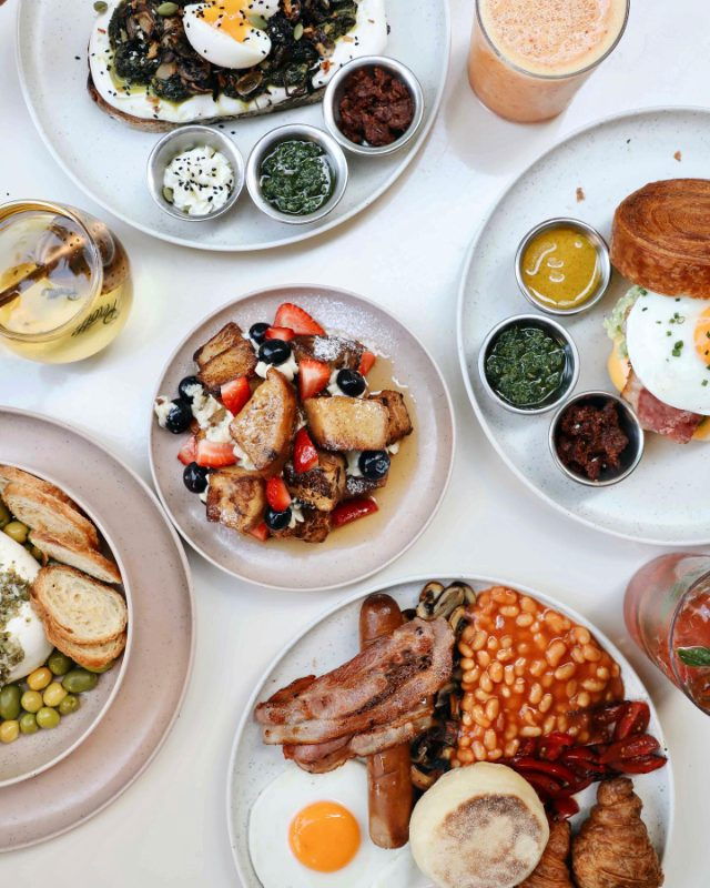 Brekkie Croissant & Cookie