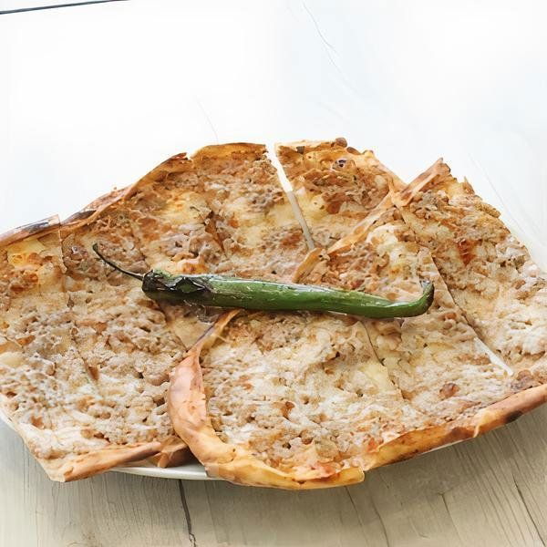 Kıymalı Kaşarlı Pide