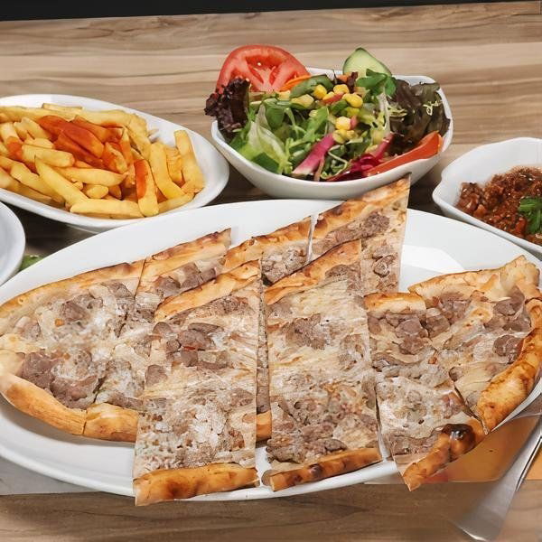 Kuşbaşılı Kaşarlı Pide