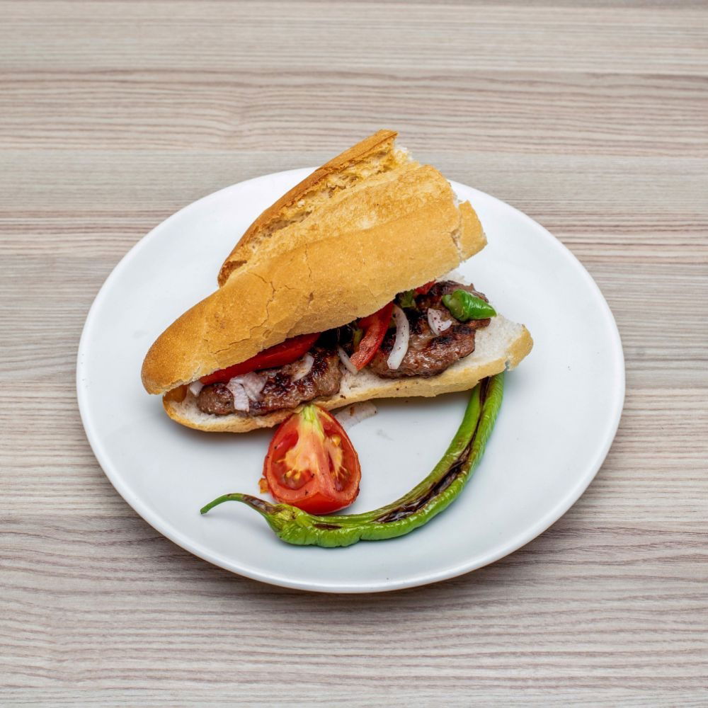 Yarım Ekmek Arası Izgara Köfte