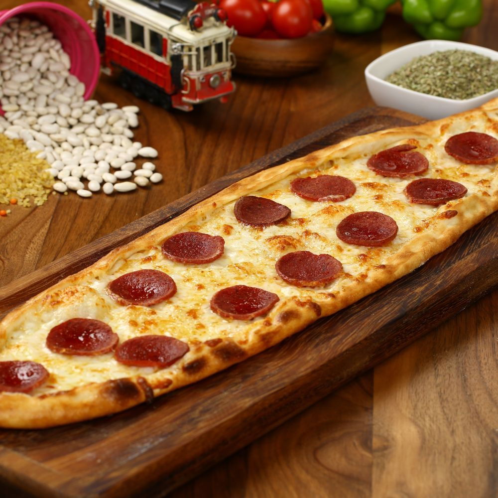 Sucuklu Yumurtalı Pide