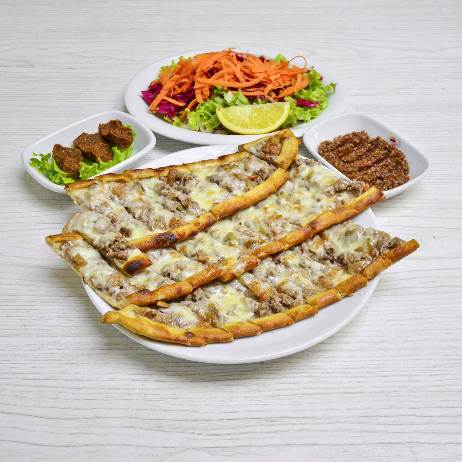 Kuşbaşılı Kaşarlı Pide