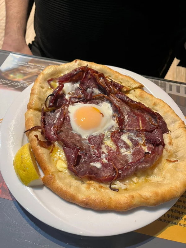 Niyazi Kesim Restoran Bafra Pidesi