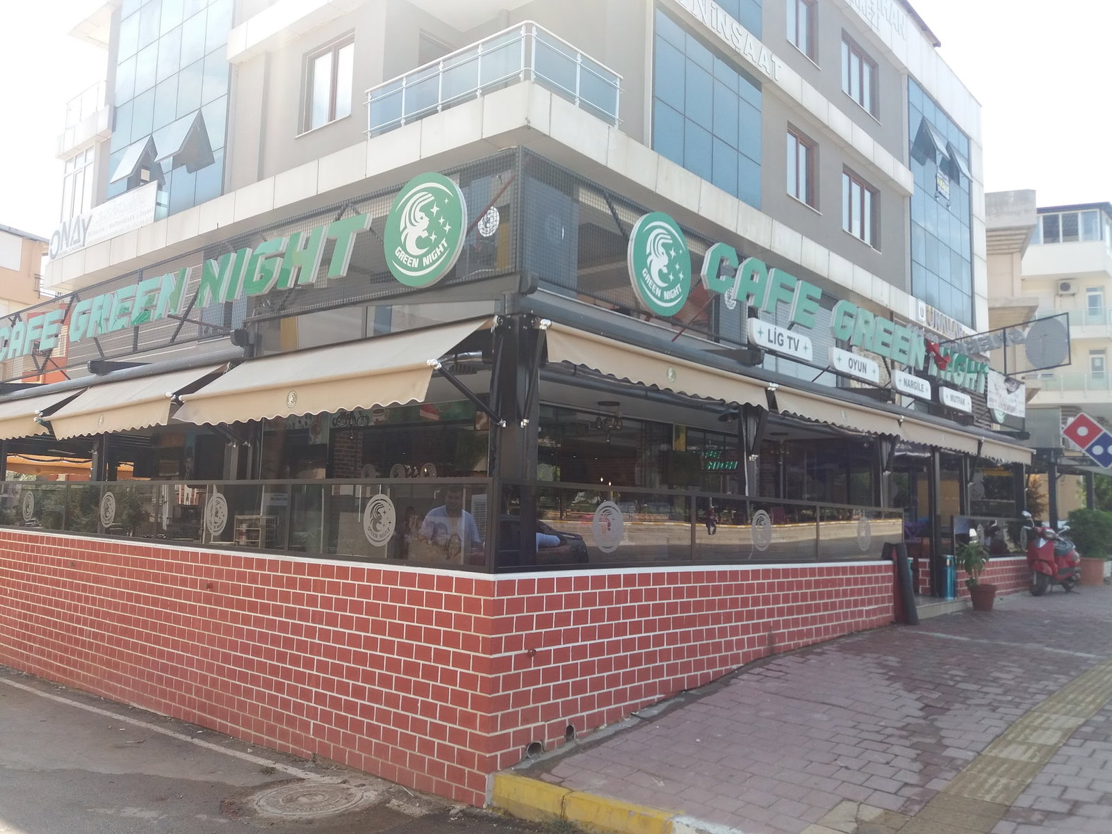 Cafe Green Ni̇ght