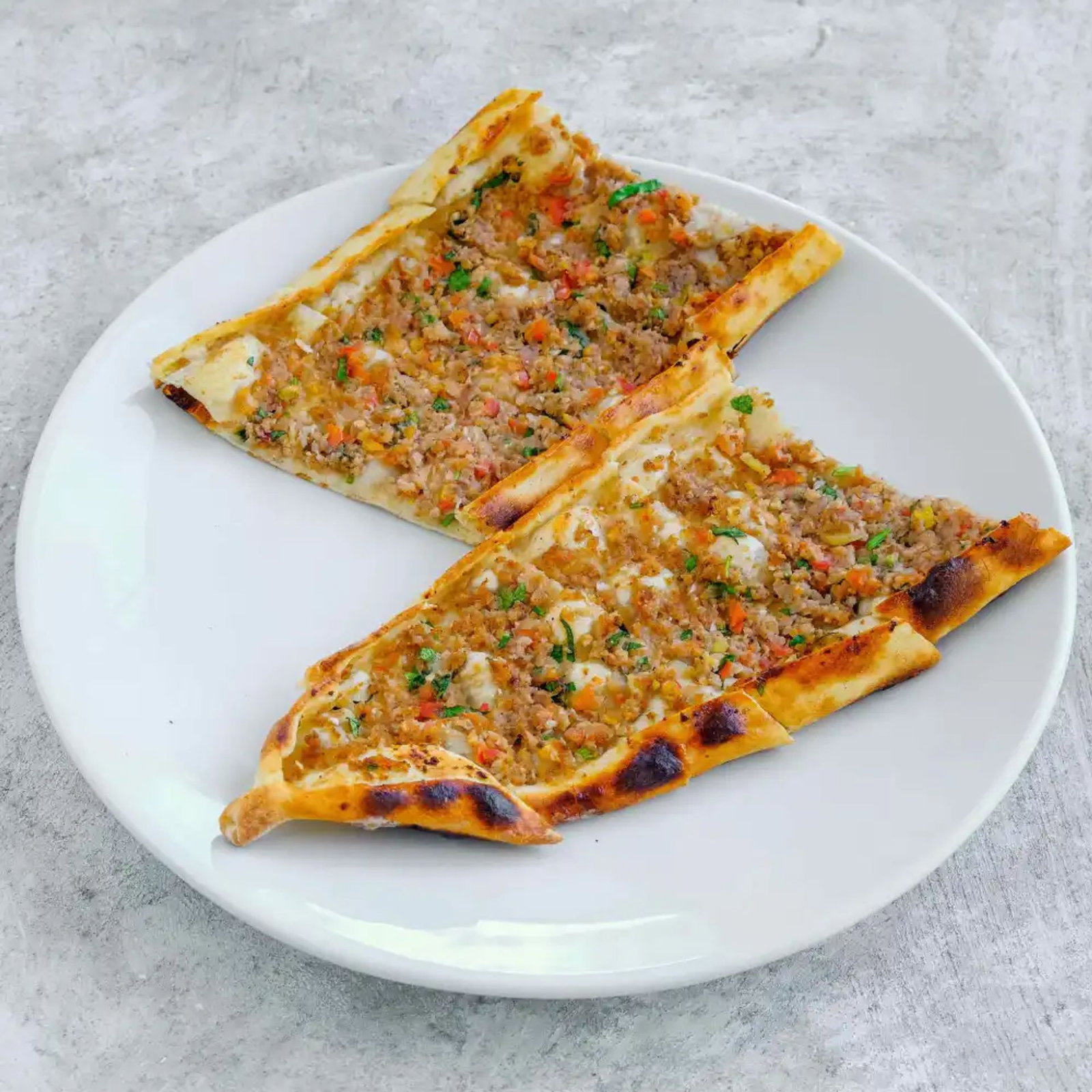 Kıymalı Yumurtalı Pide