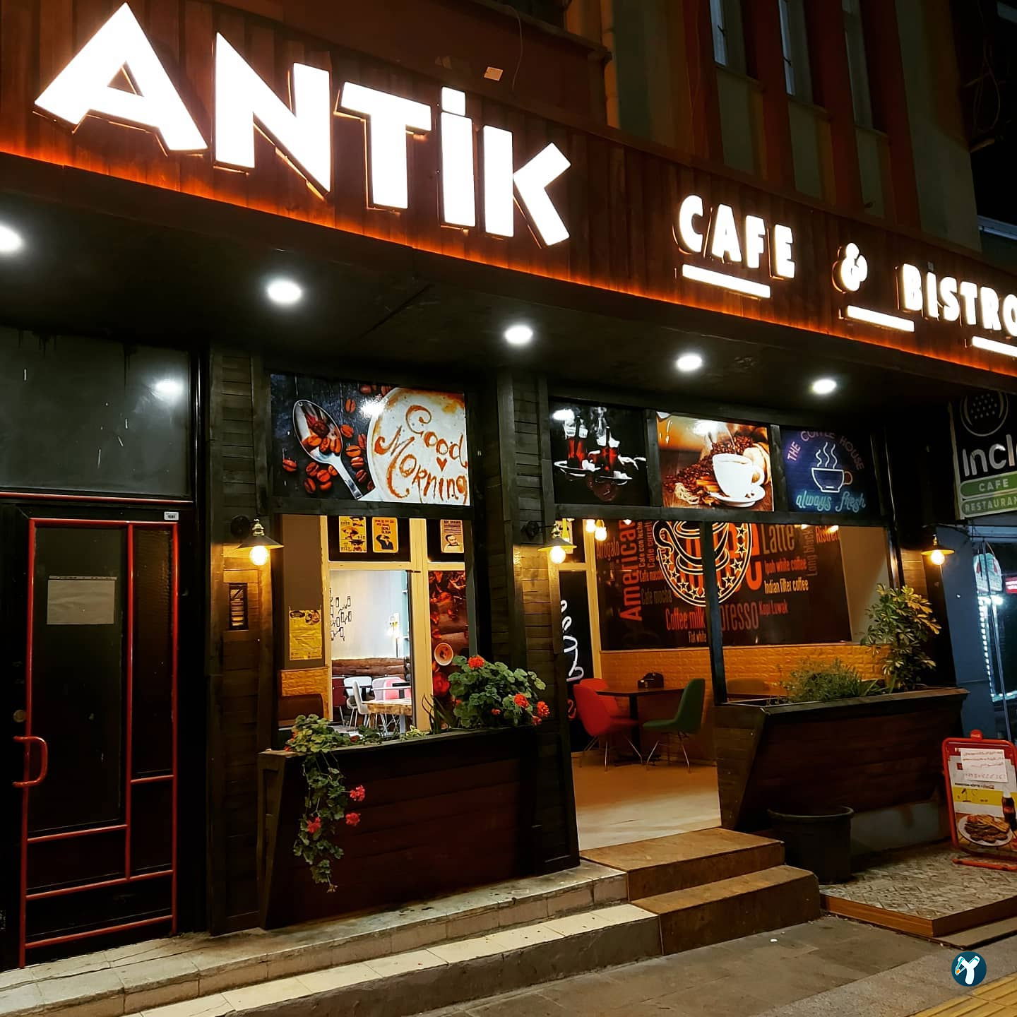 Antik Cafe & Bistro