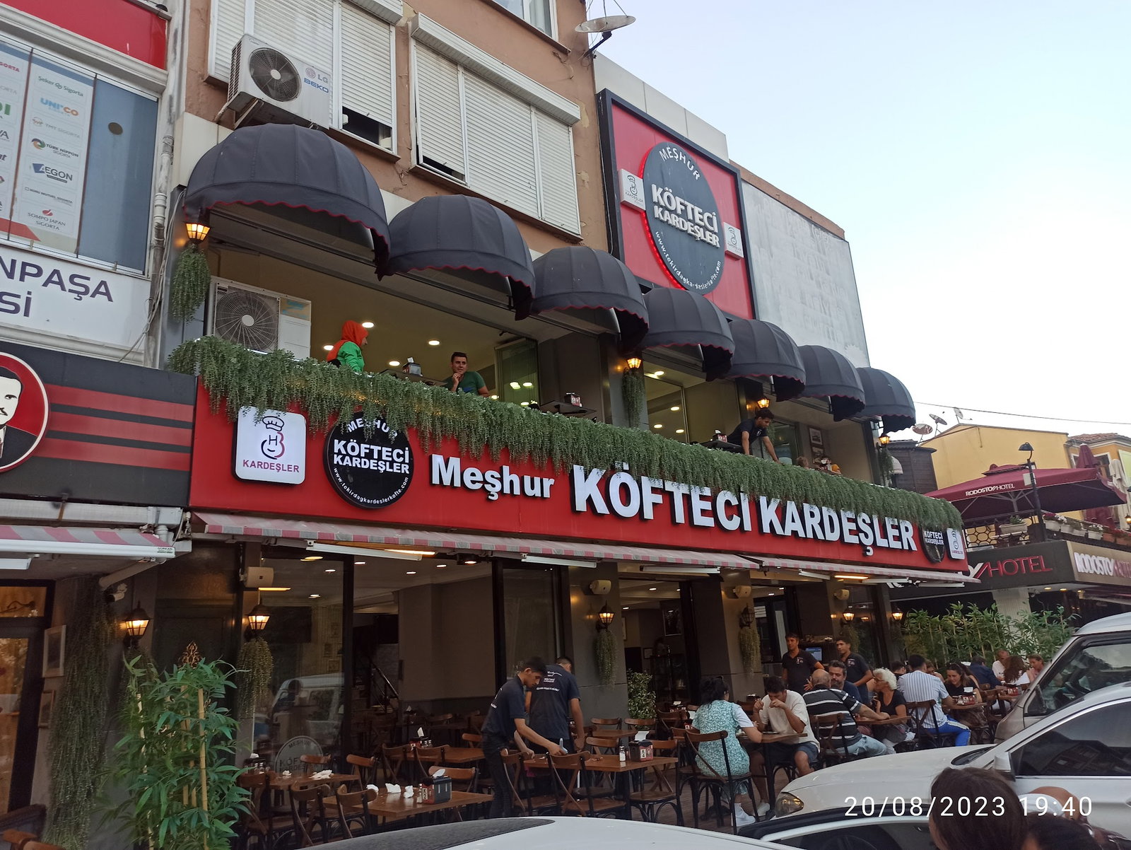 Meşhur Köfteci Kardeşler