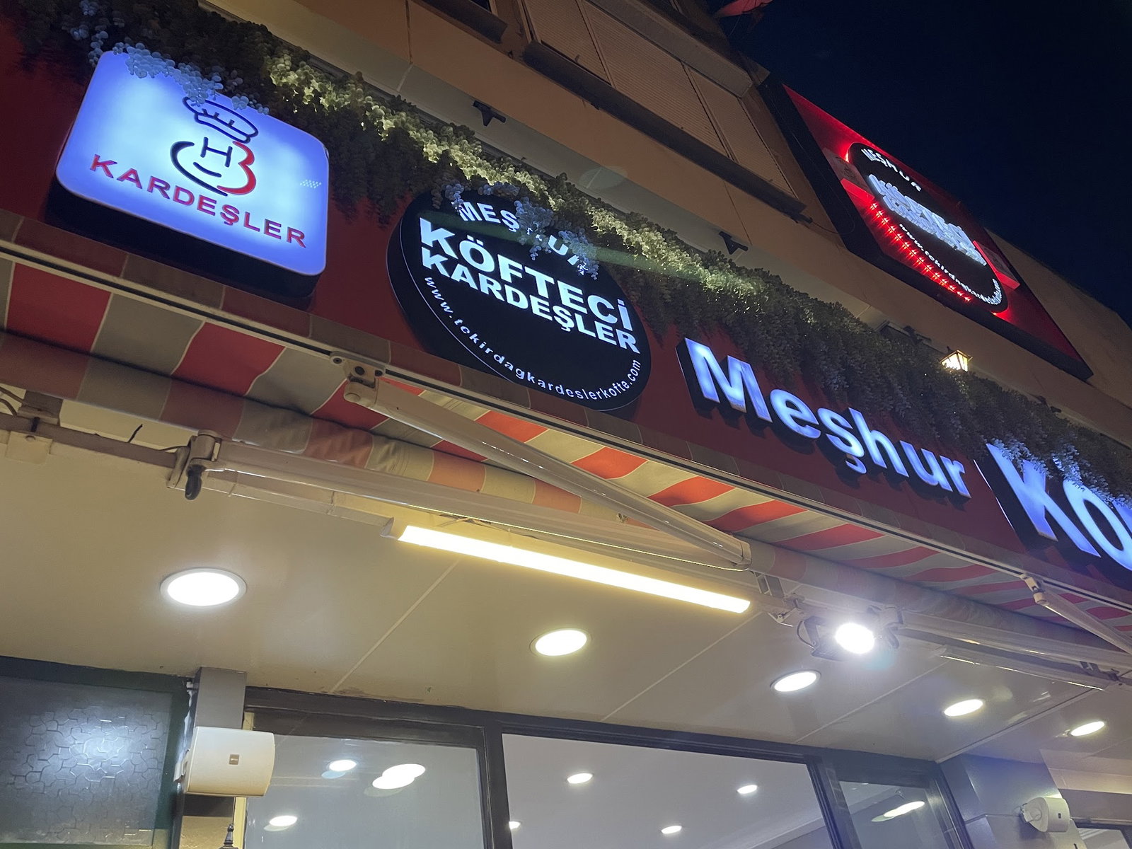 Meşhur Köfteci Kardeşler