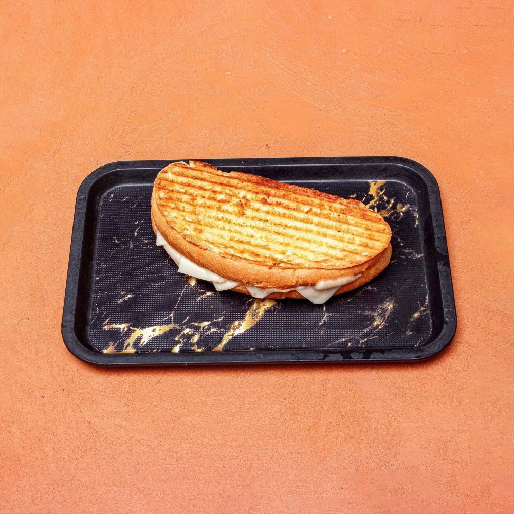 Ayvalık Ekmeğine Karışık Tost