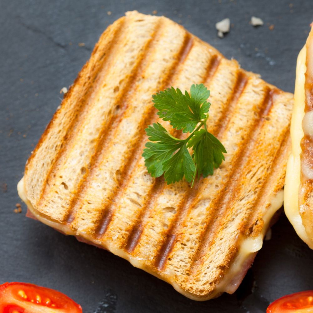 Kepek Ekmeğine Çift Kaşarlı Tost
