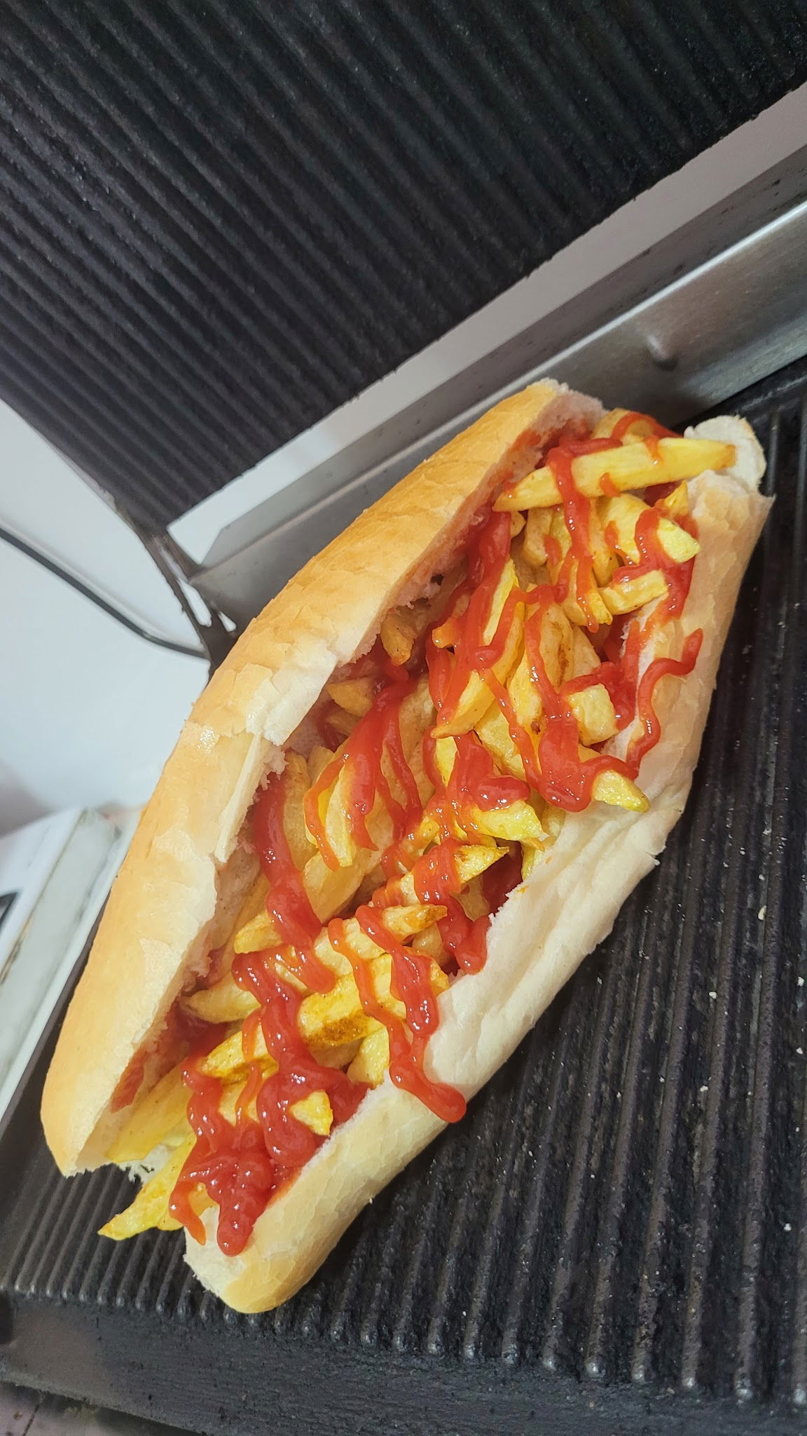 Akçam Cafe. Tost-Kumru