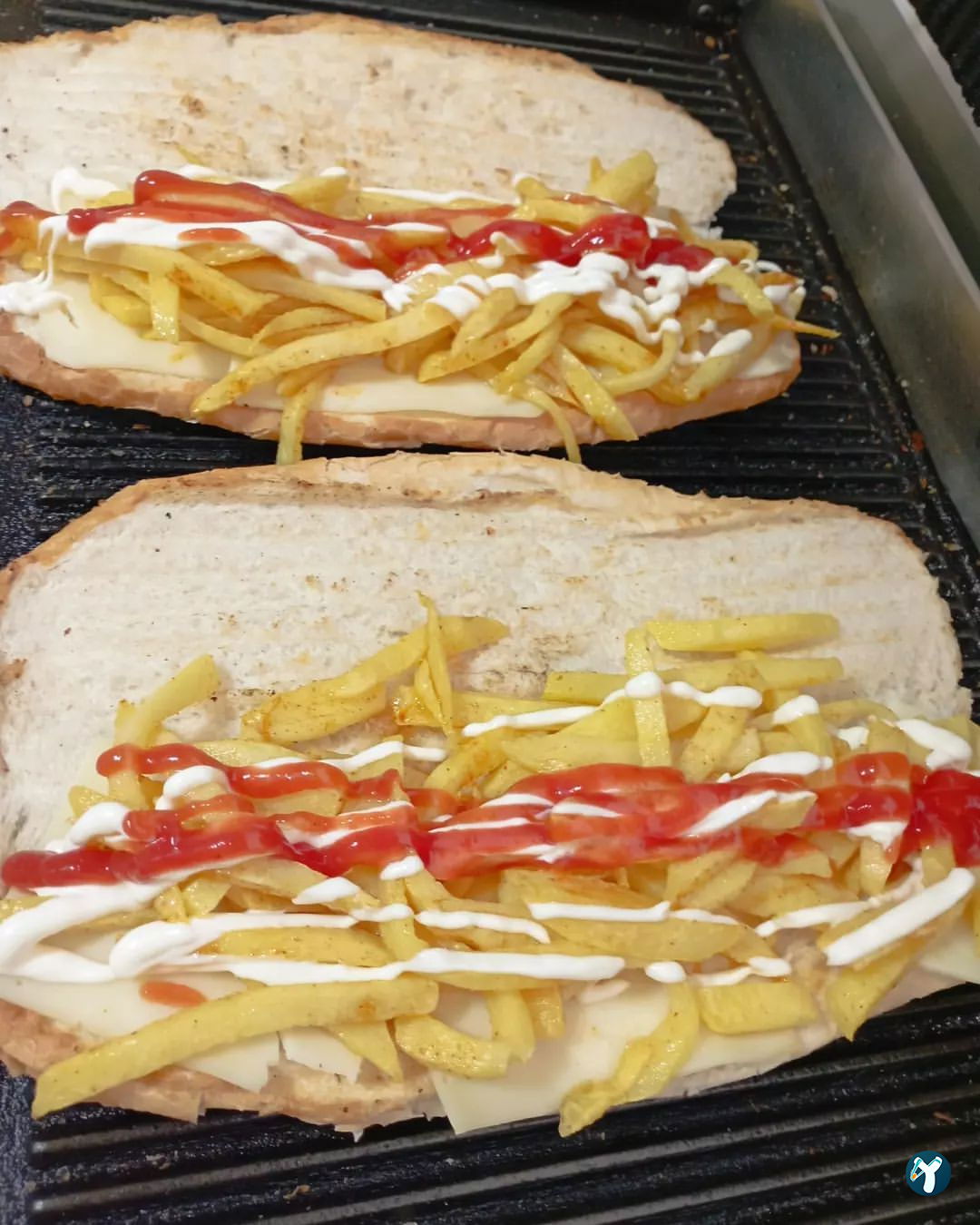 Akçam Cafe. Tost-Kumru