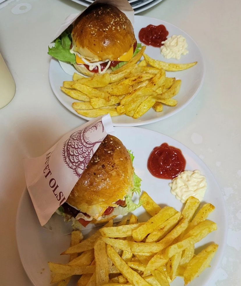 Akçam Cafe. Tost-Kumru