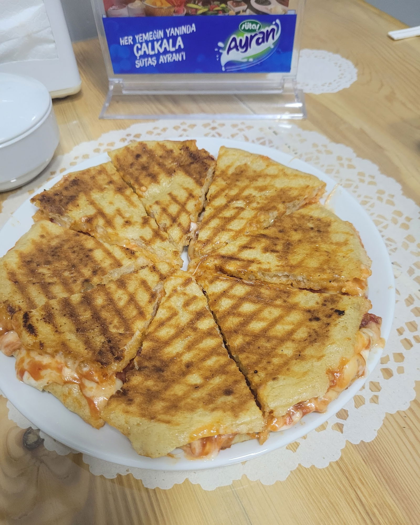 Akçam Cafe. Tost-Kumru