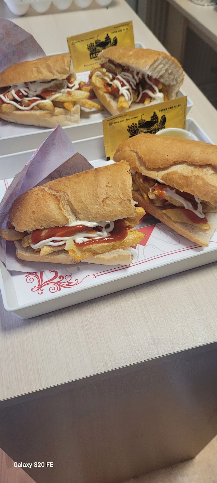 Akçam Cafe. Tost-Kumru