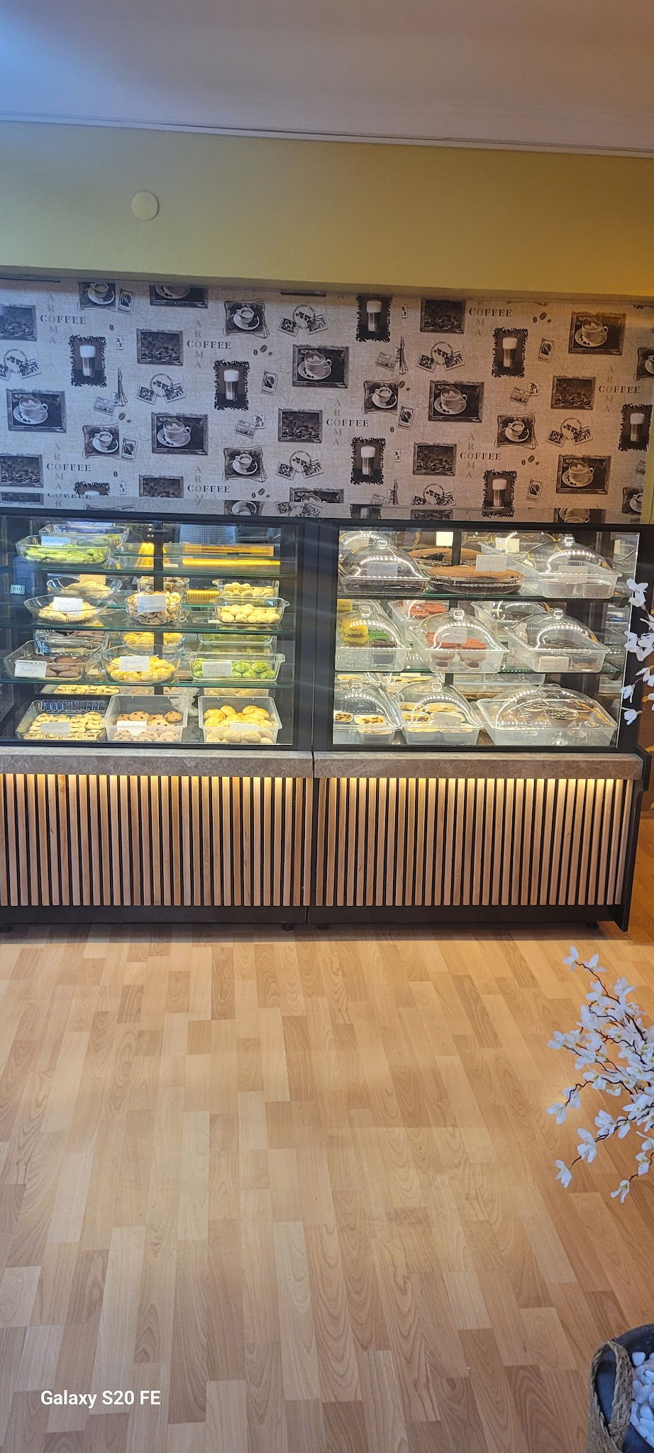 Akçam Cafe. Tost-Kumru