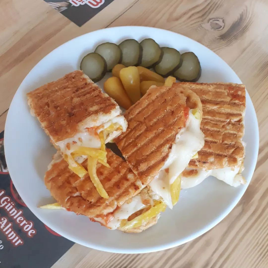 Akçam Cafe. Tost-Kumru