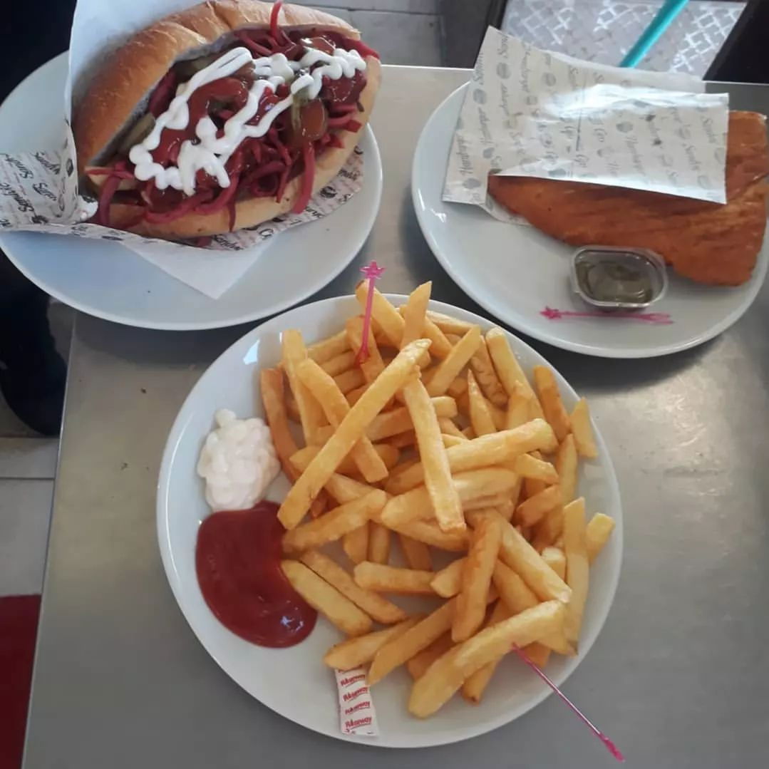 Akçam Cafe. Tost-Kumru