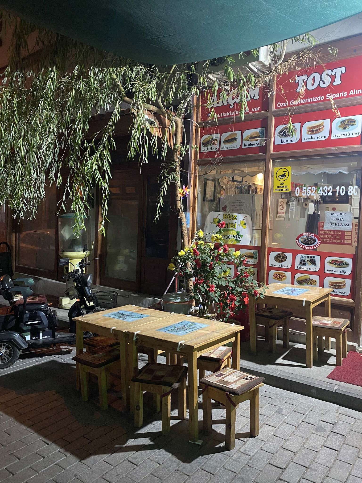 Akçam Cafe. Tost-Kumru