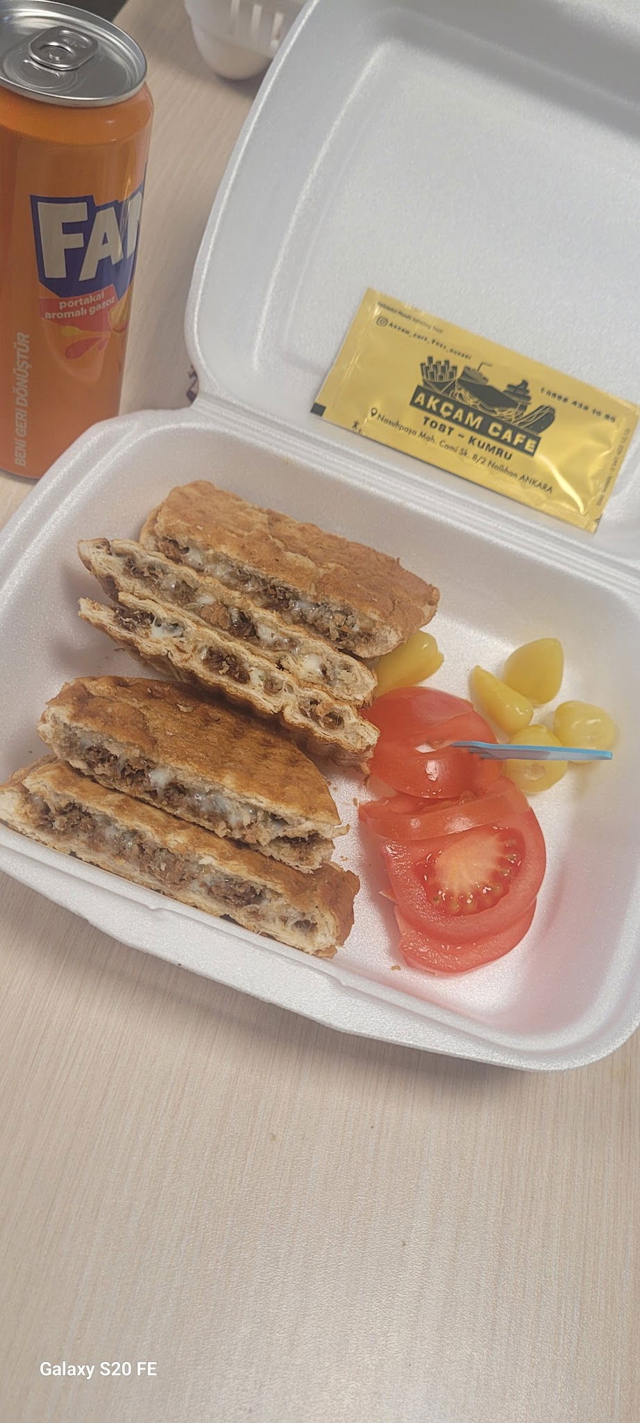 Akçam Cafe. Tost-Kumru