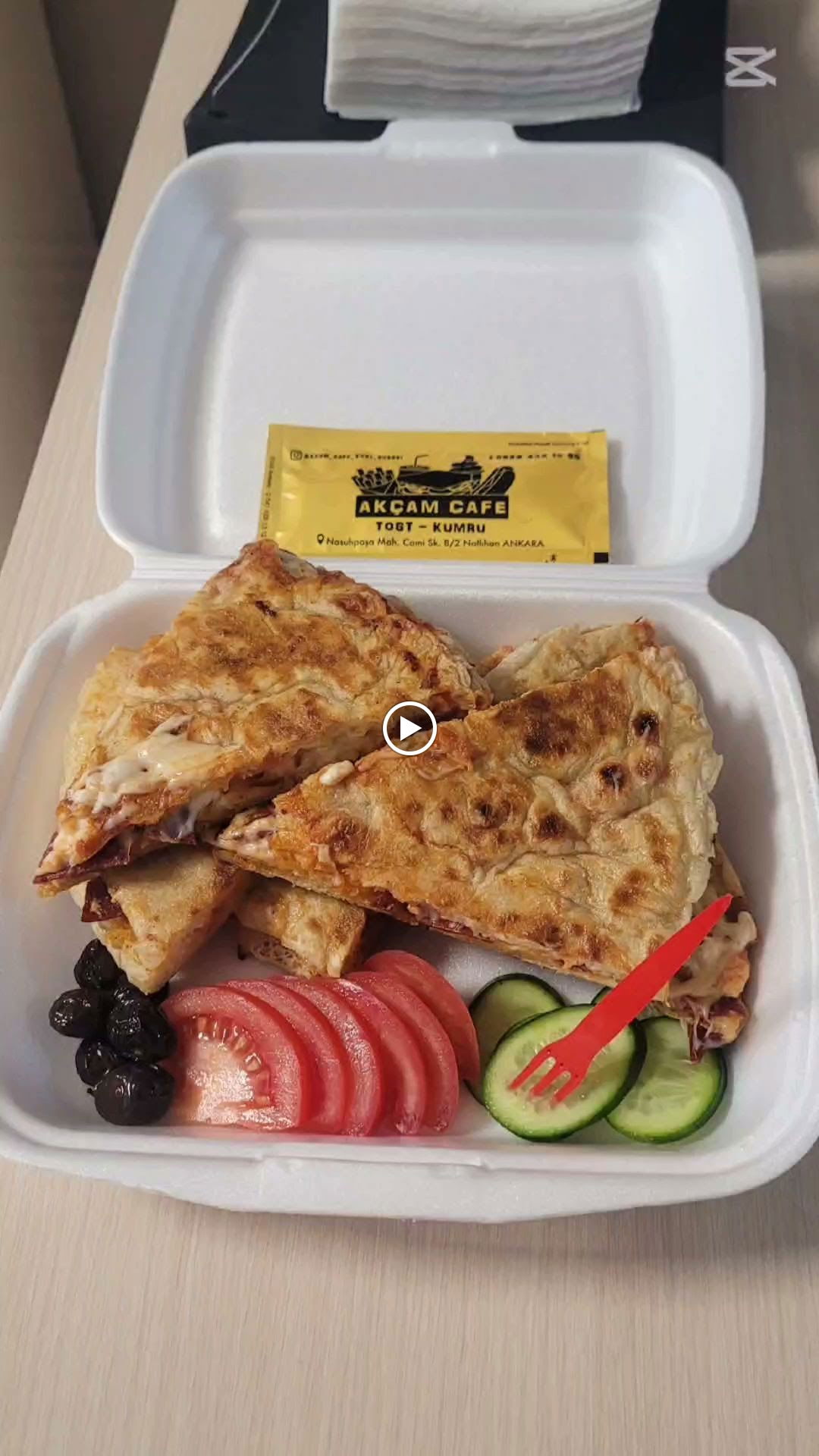 Akçam Cafe. Tost-Kumru