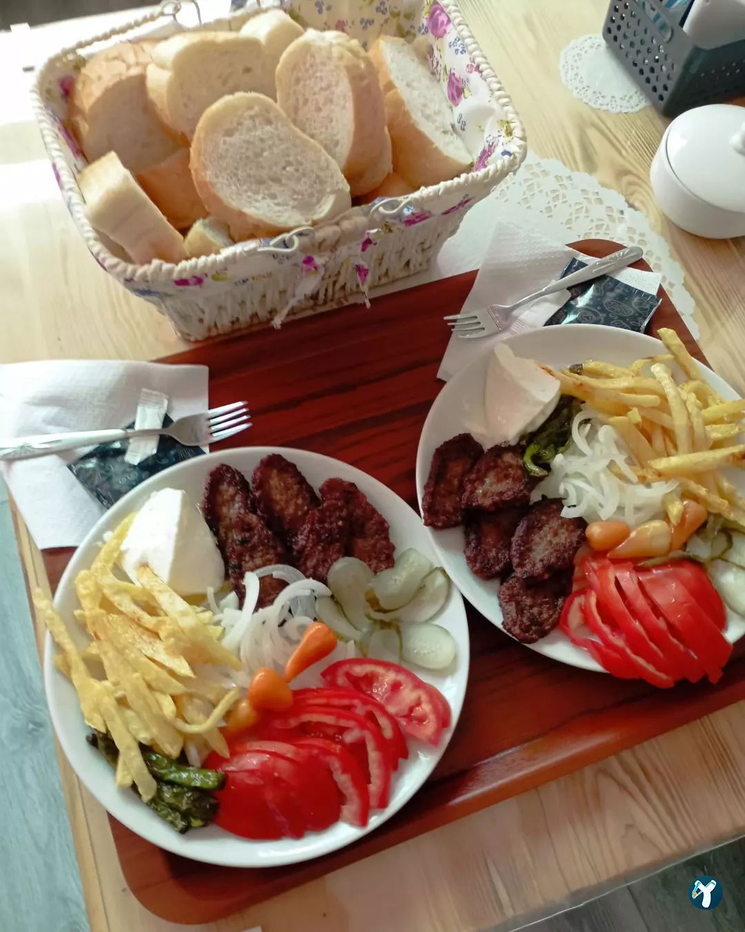 Akçam Cafe. Tost-Kumru