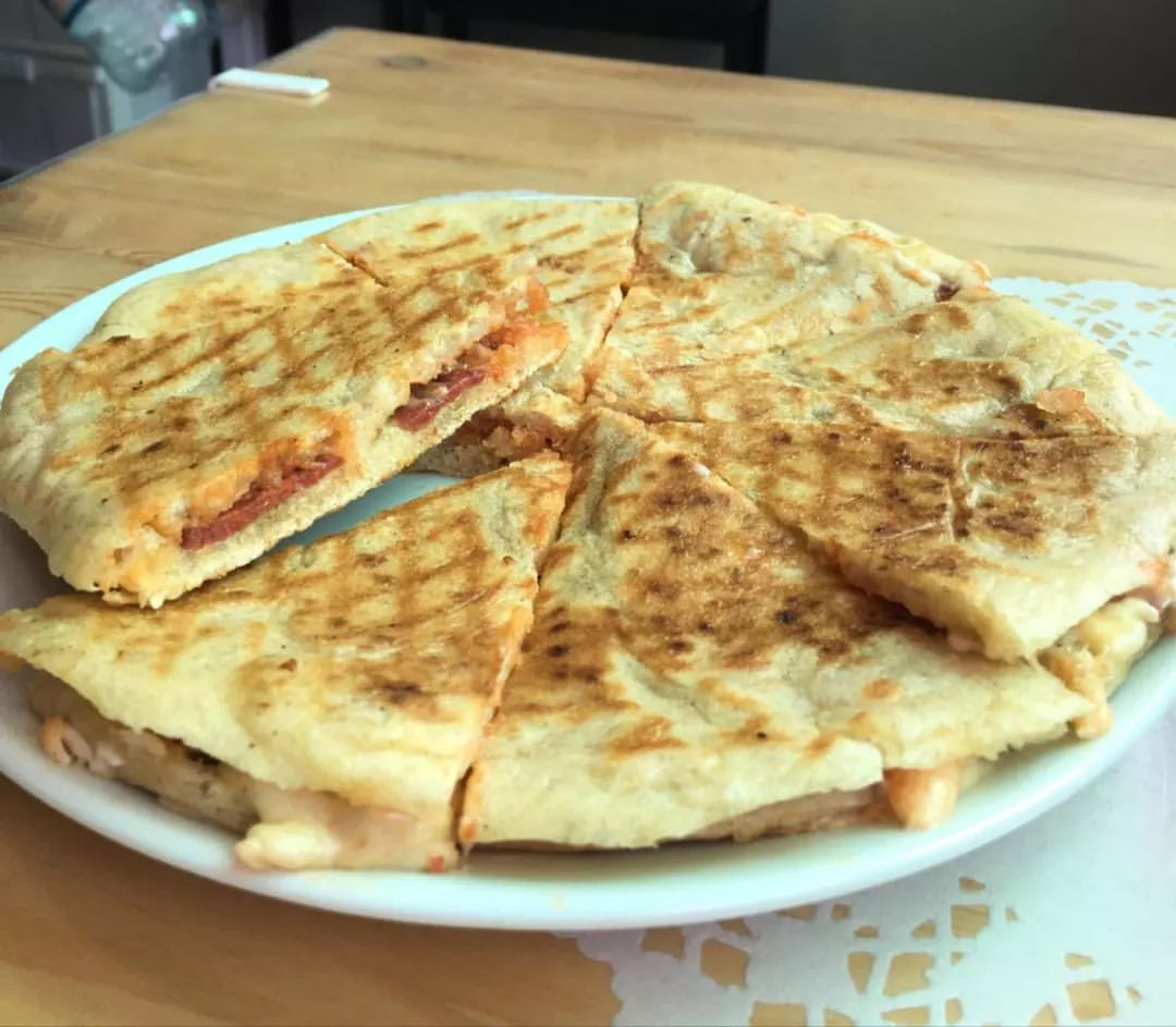 Akçam Cafe. Tost-Kumru